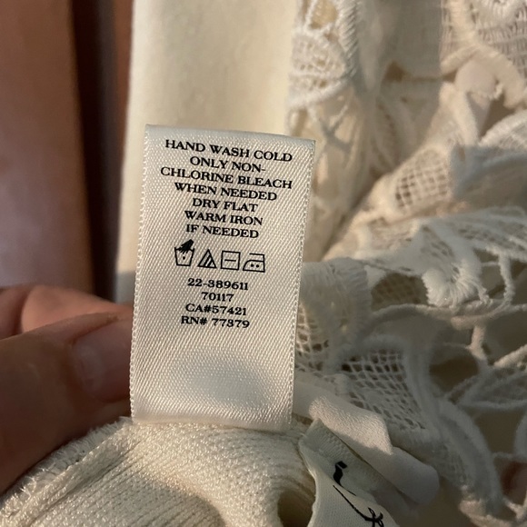 Ann Taylor XL ivory sleeveless sweater with lace - Picture 5 of 5